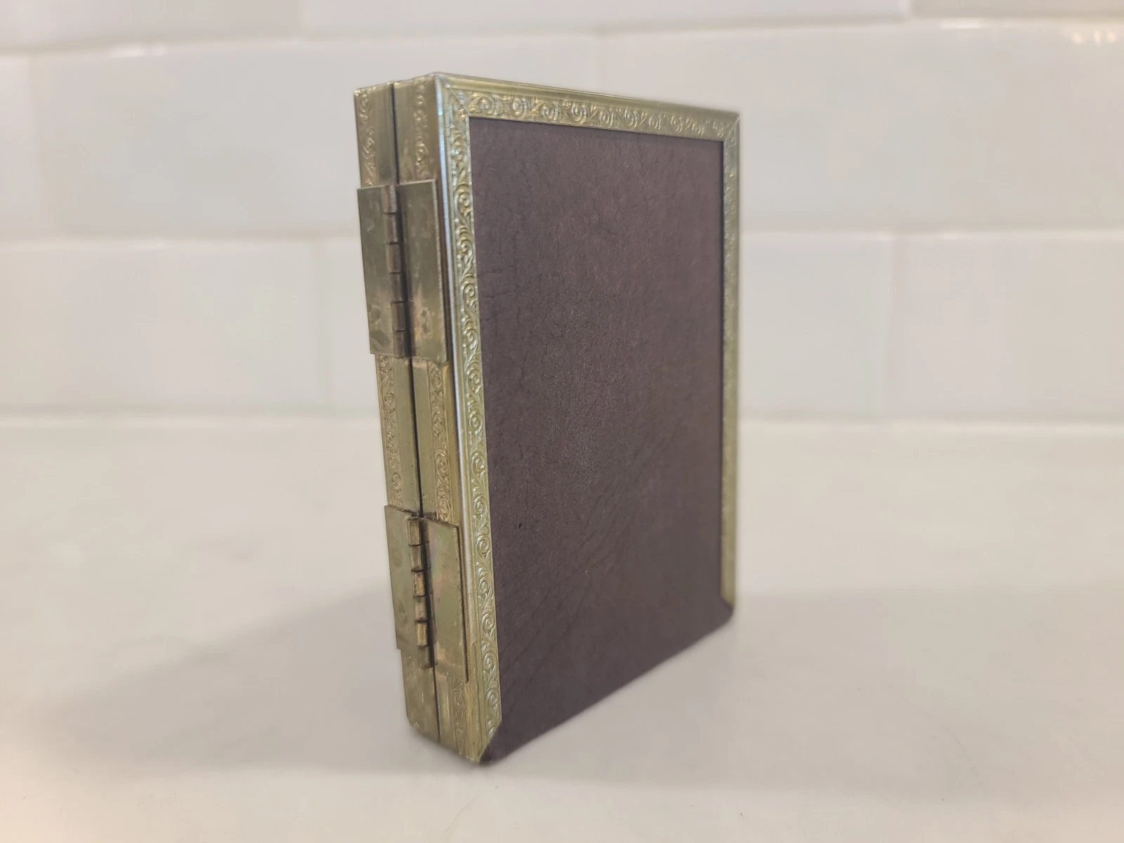 vintage gold tone metal 50s double free standing picture frame 3.5 X 2.5 - Image 4