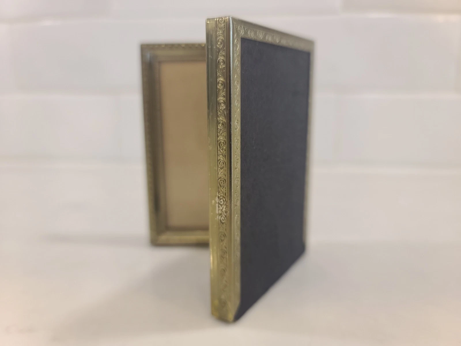 vintage gold tone metal 50s double free standing picture frame 3.5 X 2.5 - Image 6