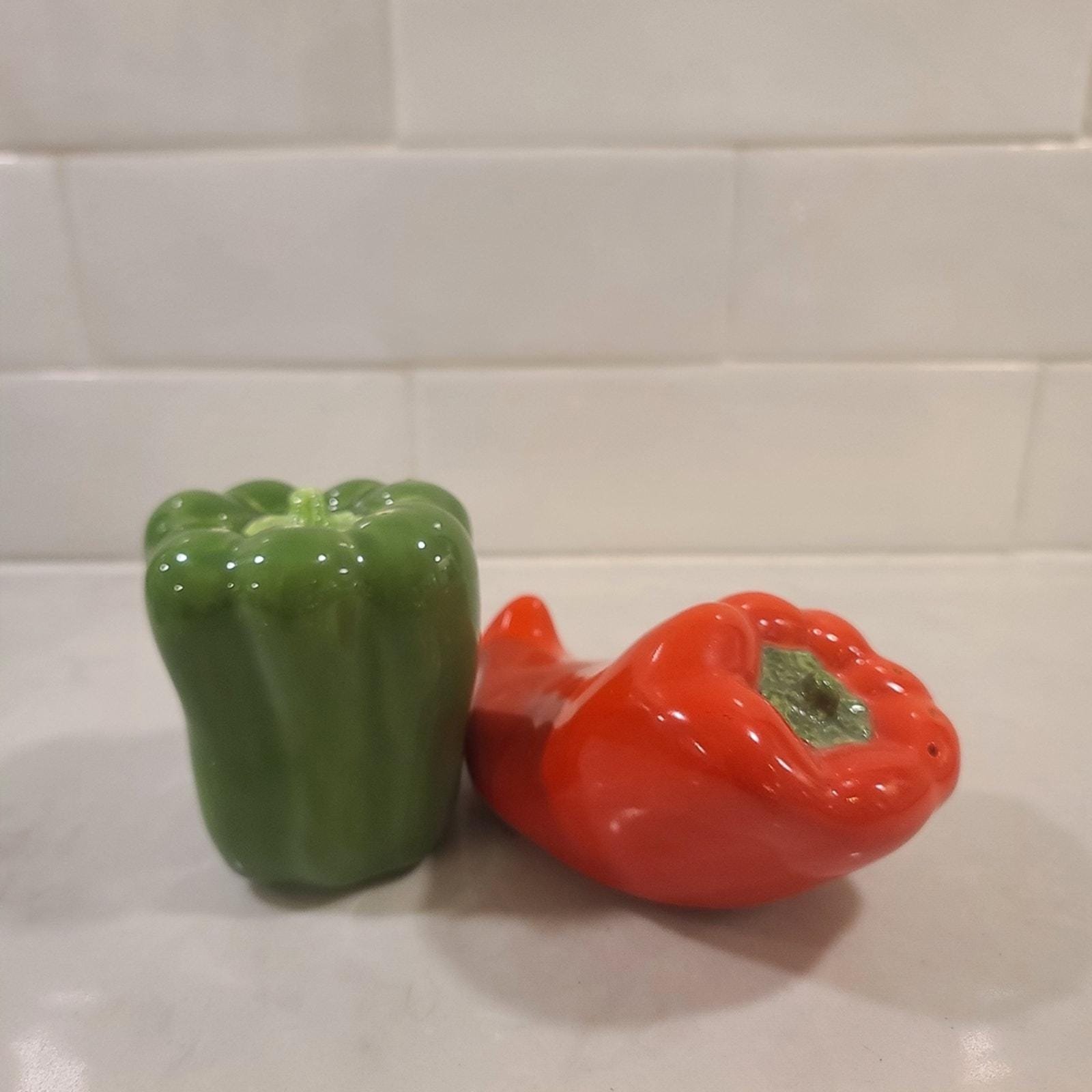 Vintage Mexican Ceramic Chili Pepper Salt and Pepper Shakers - Red and Green Bell Pair - Image 6