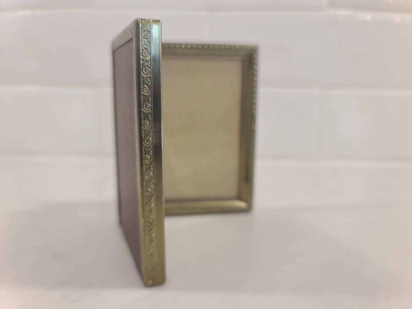 vintage gold tone metal 50s double free standing picture frame 3.5 X 2.5 - Image 3