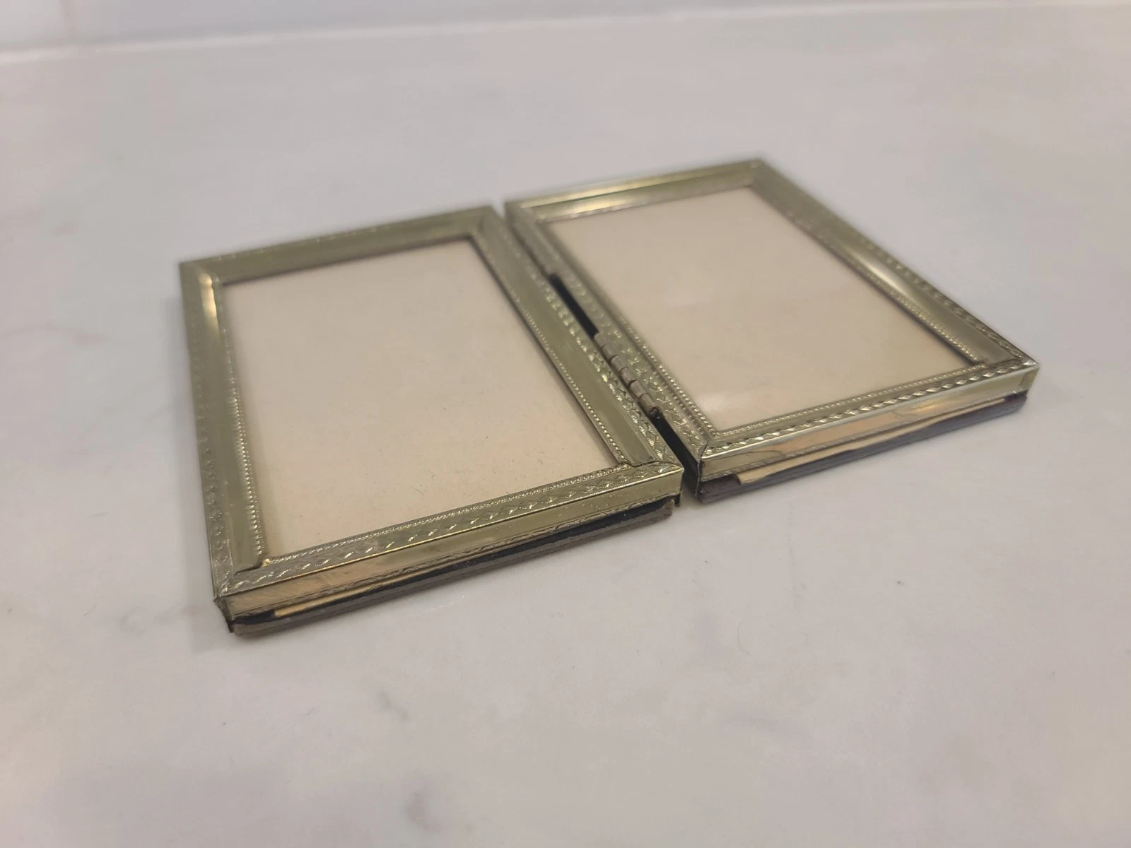 vintage gold tone metal 50s double free standing picture frame 3.5 X 2.5 - Image 7