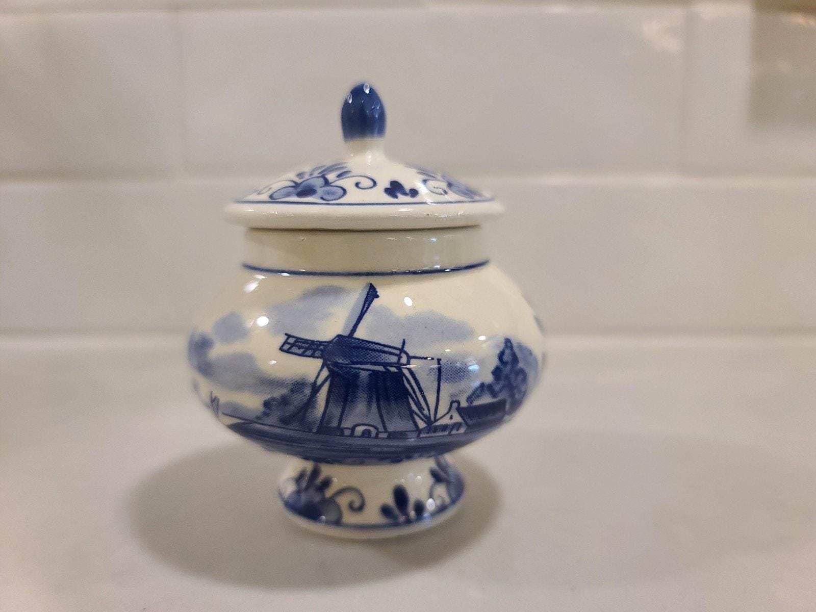 auth vtg delft blue holland hand-painted sugar bowl trinket jar box urn 3.5”