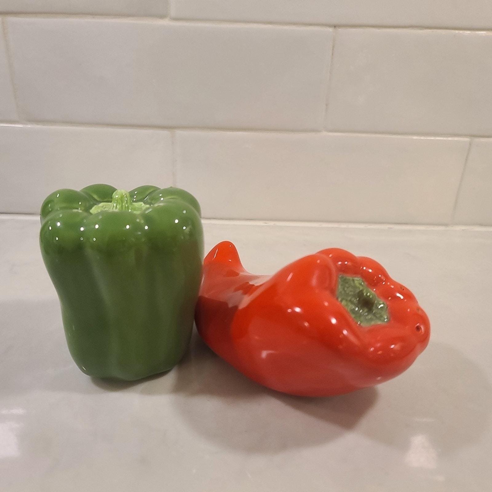 Vintage Mexican Ceramic Chili Pepper Salt and Pepper Shakers - Red and Green Bell Pair - Image 4